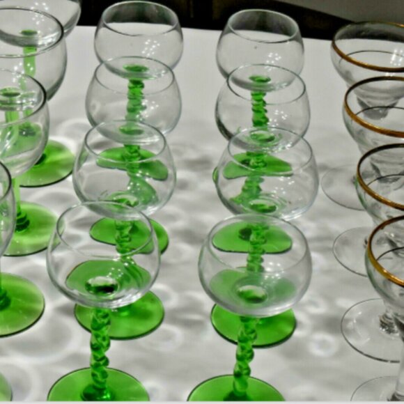 Queen Elizabeth 2 Cruise Ship Wine Glasses 8 Green Twisted Stems 1967 - Picture 1 of 5